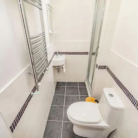 8a Wellington Terrace *