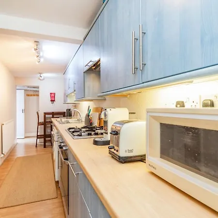 8a Wellington Terrace Apartment *