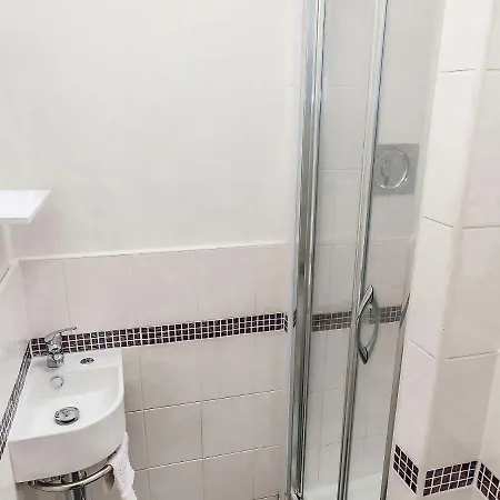 8a Wellington Terrace شقة ويتبي