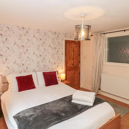 8a Wellington Terrace * Whitby