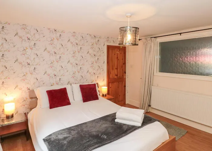 8a Wellington Terrace * Whitby