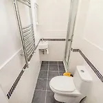 8a Wellington Terrace *
